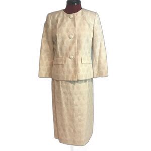 Le Suit Cream Textured Two-Piece Skirt Suit
